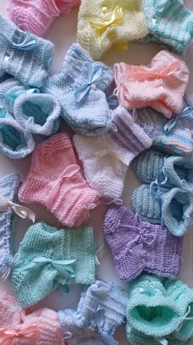 Sapatinhos para bebê de lã.