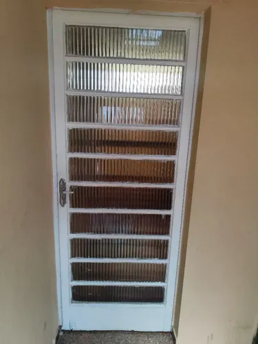 Porta social de ferro 2,10x0,82 - Retirar no local