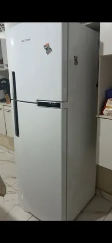 Geladeira semi nova 