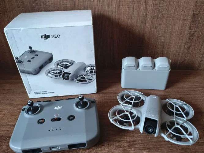 Drone DJI Neo - Fly More Combo