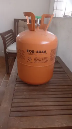 Gás de ar condicionado R404A da marca EOS 11 KG ( usamos uma pequena carga )