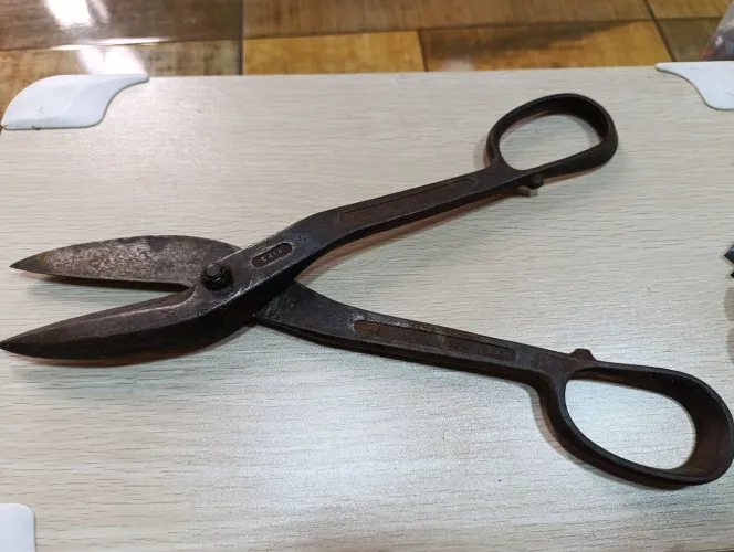 Tesoura Antiga Cortar Lata - Crescente TOOL CO.