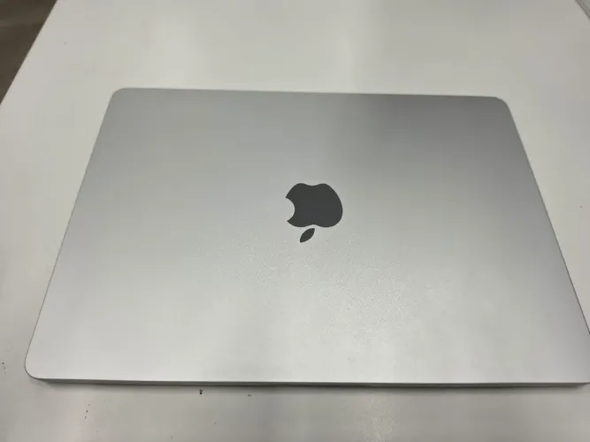 Macbook Air 2022 usado poucas vezes