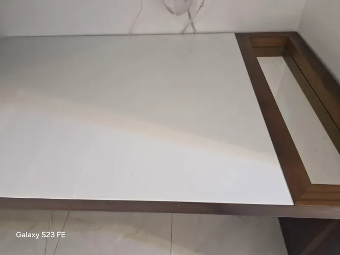 Vendo mesa com 4 cadeiras