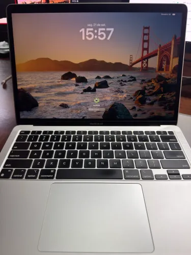 MacBook Air M1 8gb ram 256gb SSD