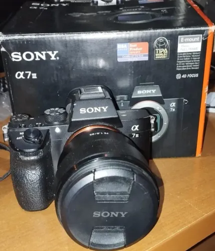 Câmera Sony A7III 4K Com Lente Sony  SEL85F18