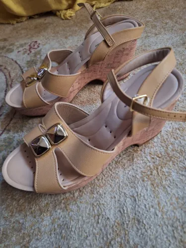 Diversos sapatos femininos tamanho 36