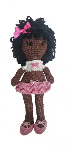 Boneca negra em crochê