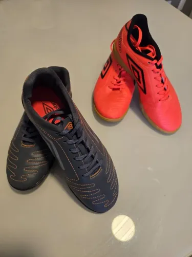 Chuteiras Umbro originais, semi-novas, tamanho 40, higienizadas