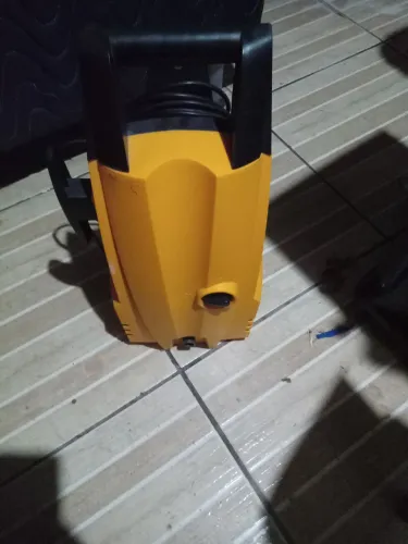 Jato de alta pressão de água .