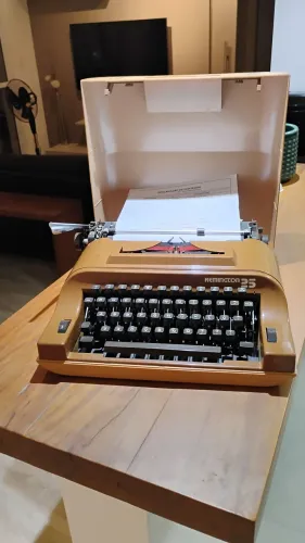Máquina escrever Remington 25 marrom linda 