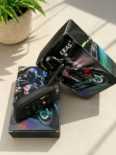  INTERCOMUNICADOR EJEAS V6 PRO+ BLUETOOTH PARA CAPACETE - 1200M E ATÉ 6 PILOTOS