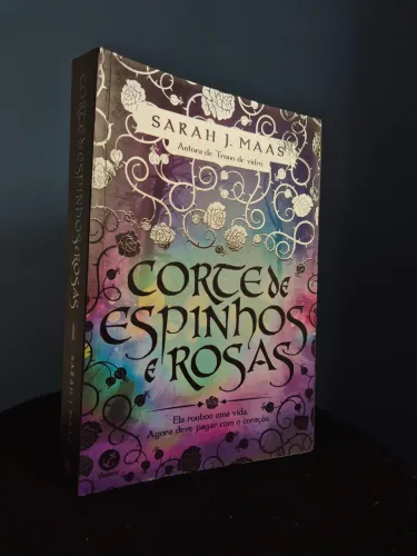 Livro Corte de Espinhos e Rosas Sarah J. Maas