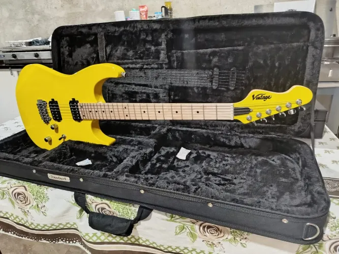 Guitarra Vintage V6M24DY fiesta yellow 