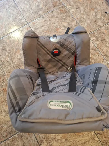 Vendo cadeirinha de criança para carros