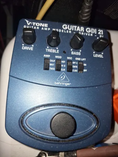Behringer Gdi21 - simulador de amplificadores 