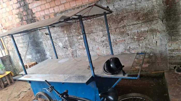 Vende se carrinho de lanche e estufa