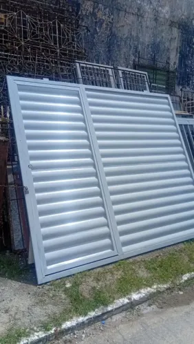 Portão galvanizado de correr ja com social tamanho 2.60 pó 2.30 valo $1400 ZAP *71