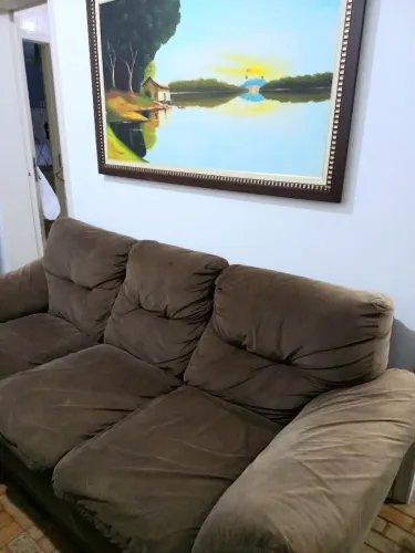 Conjunto sofá 2 e 3 lugares, em perfeitas condições. 