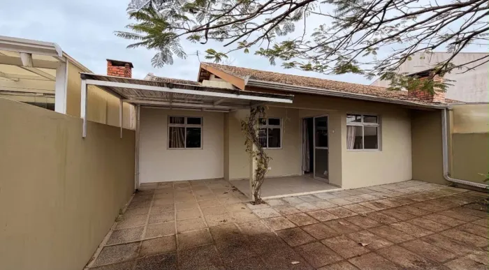 Casa no Condomínio Clube Eliana