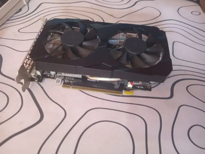 PLACA DE VIDEO RX580 2048SP LIGA MAS NAO DA IMAGEM