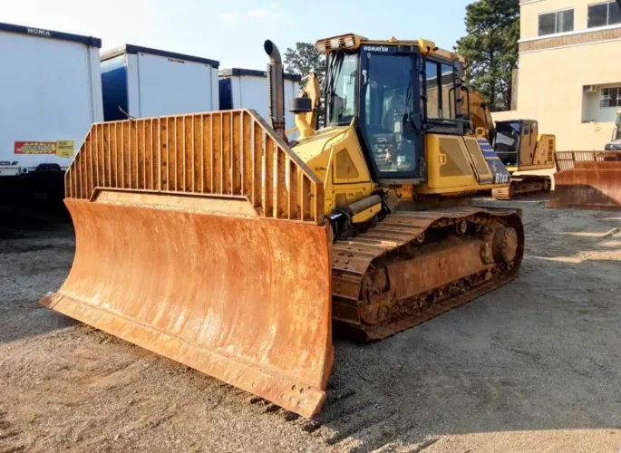 Trator de Esteira Komatsu D61EX 23MO ano 2022 com 6.880 horas, no Paraná