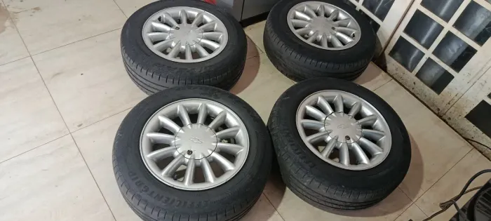 Jogo da rodas Power tek aro 15 com pneus Goodyear 195x65x15 5x110.