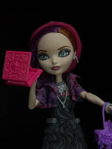 Boneca Ever After High - Poppy O'Hair (Through the Woods / Pelo Bosque) Completa