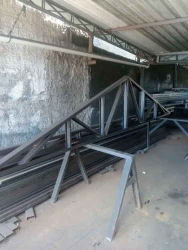 Treliças e tesouras metálicas 