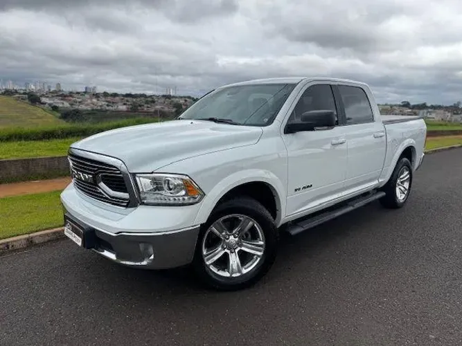 Ram Classic Laramie 5.7 V8 16V Gasolina 4X4 Aut. 2023