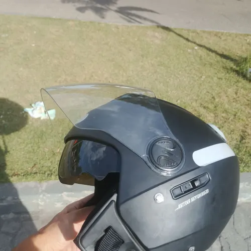 Capacete novo zero com óculos interno