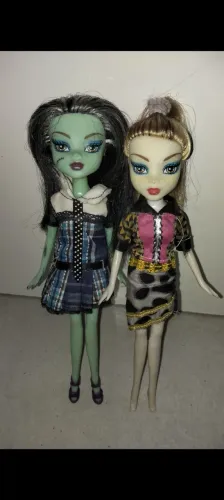 Lote de Monster High ( LER DESCRIÇÃO )