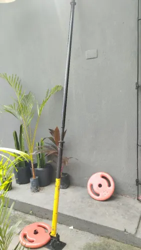 Barra de supino maciça, emborrachada e roscada, com articulação  land Mine.