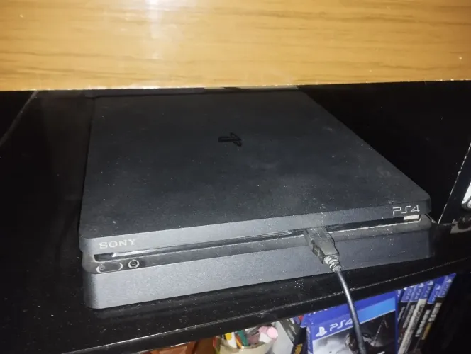 PlayStation 4 usado em bom estado