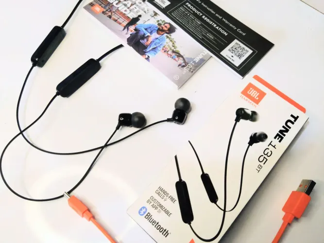 Fone Bluetooth JBL TUNE 135BT (novo, caixa aberta)