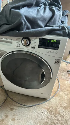 Máquina lava e seca ( com defeito)