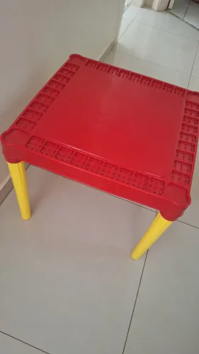 Mesinha infantil com 2 cadeiras