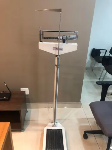 Balança Filizola até 150kg para consultório médico 