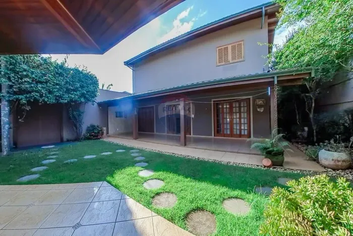Casa à Venda Jardim Universitário Araras/SP - ACEITA FINANCIAMENTO
