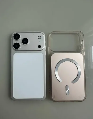iPhone 11 na carcaça do 17 pro