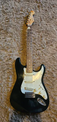 Guitarra Stratocaster Fender CHINESA