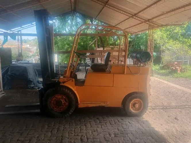EMPILHADEIRA EATON 2,5 TON