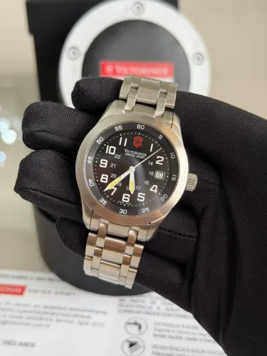 Relógio Victorinox Airboss Quartz usado