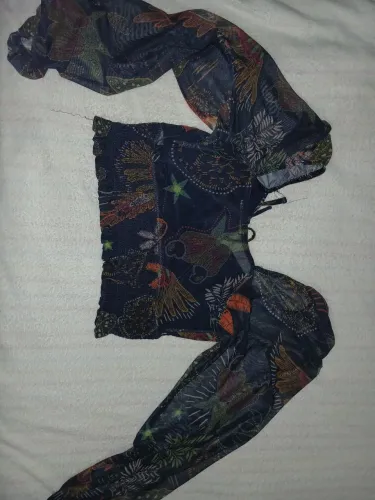 Blusa Cropped Manga Longa em Tule Azul