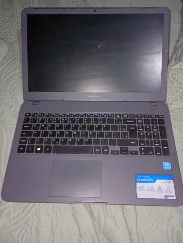 NOTEBOOK SAMSUNG ESSENTIALS E30 15,6"