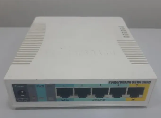 Router Board MikroTic  RB951Ui - 2HND