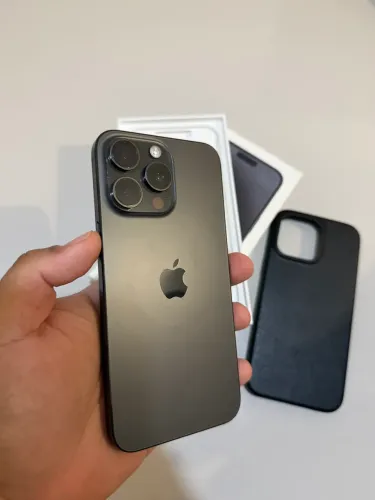 iPhone 15 Pro Max 256gb + Case de couro VxCase