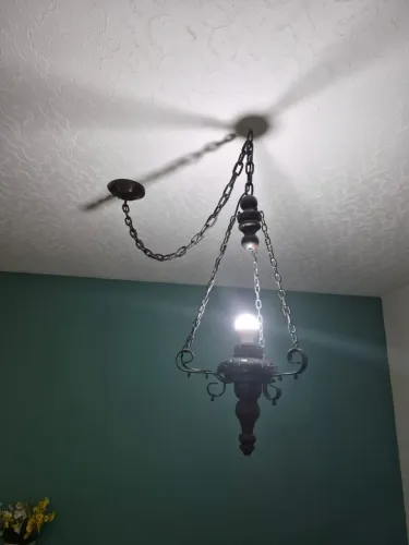 Lustre colonial
