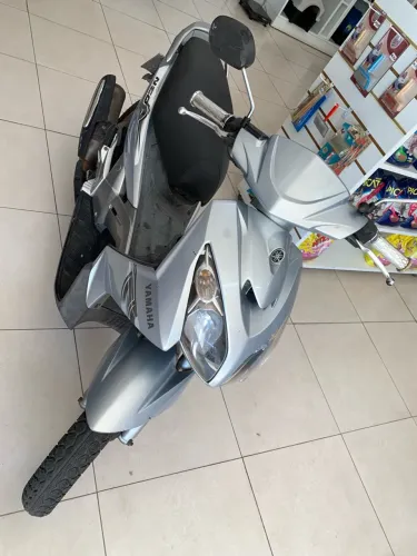 Moto Impecável 