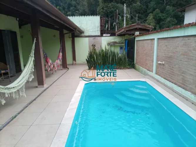 Casa com piscina no Pereque Mirim em Ubatuba SP